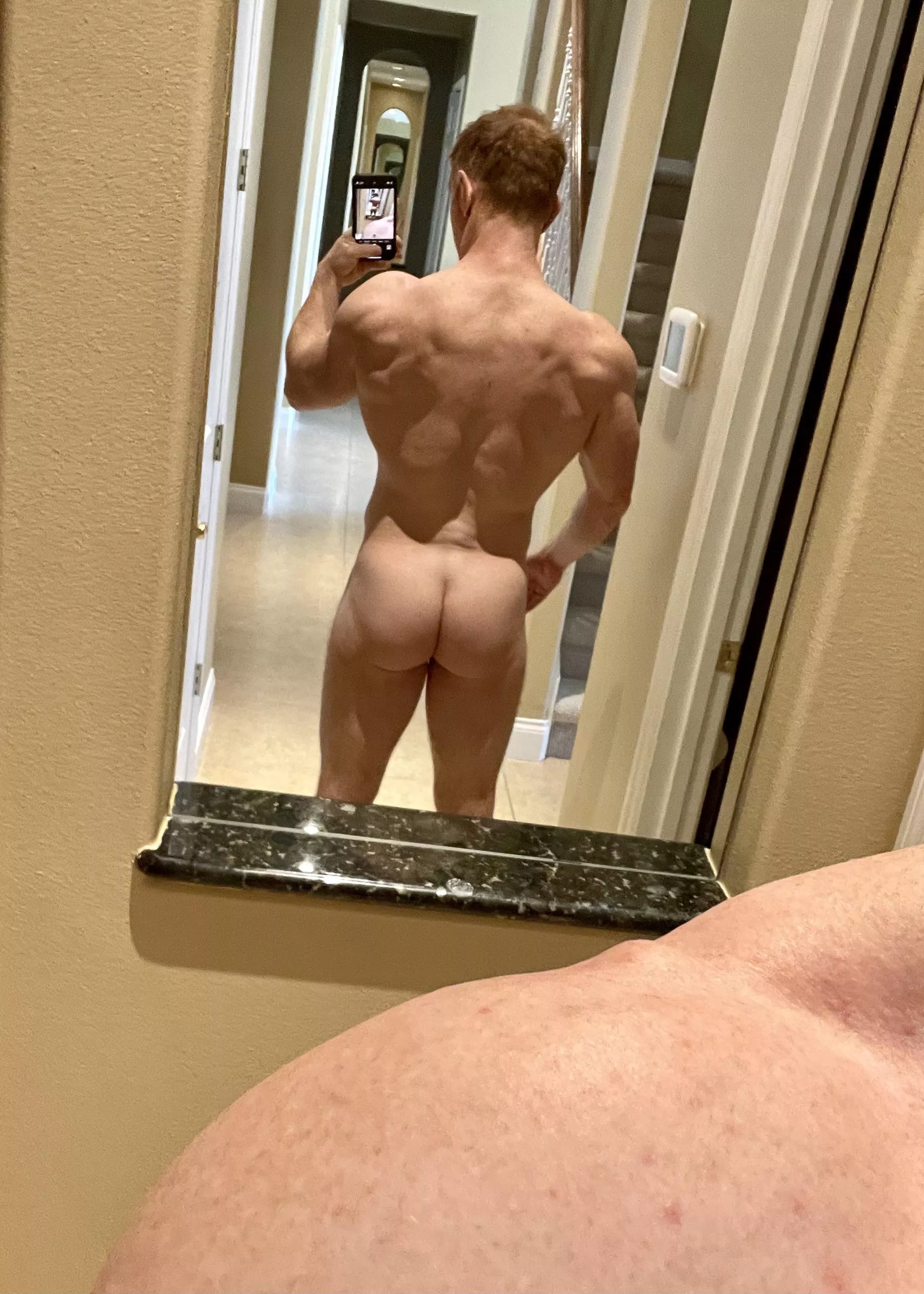 Trained back… how’s it looking? Hope my fellow fitness fans got their pu(m)p in today