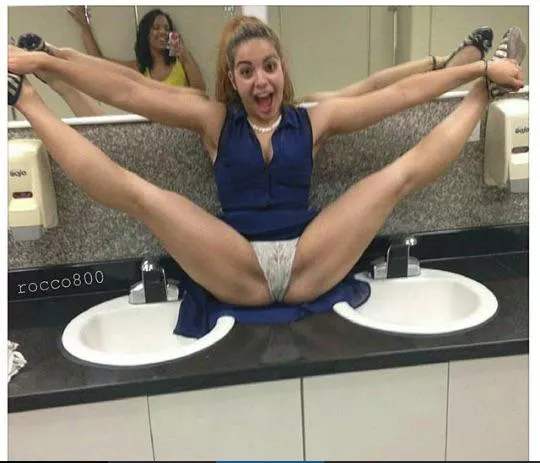 Trashy flash in girls bathroom. So hot!