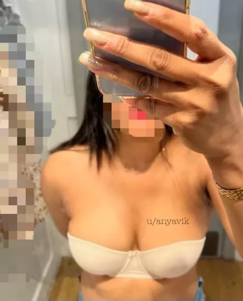 Trial room selfies are the best ! [F]