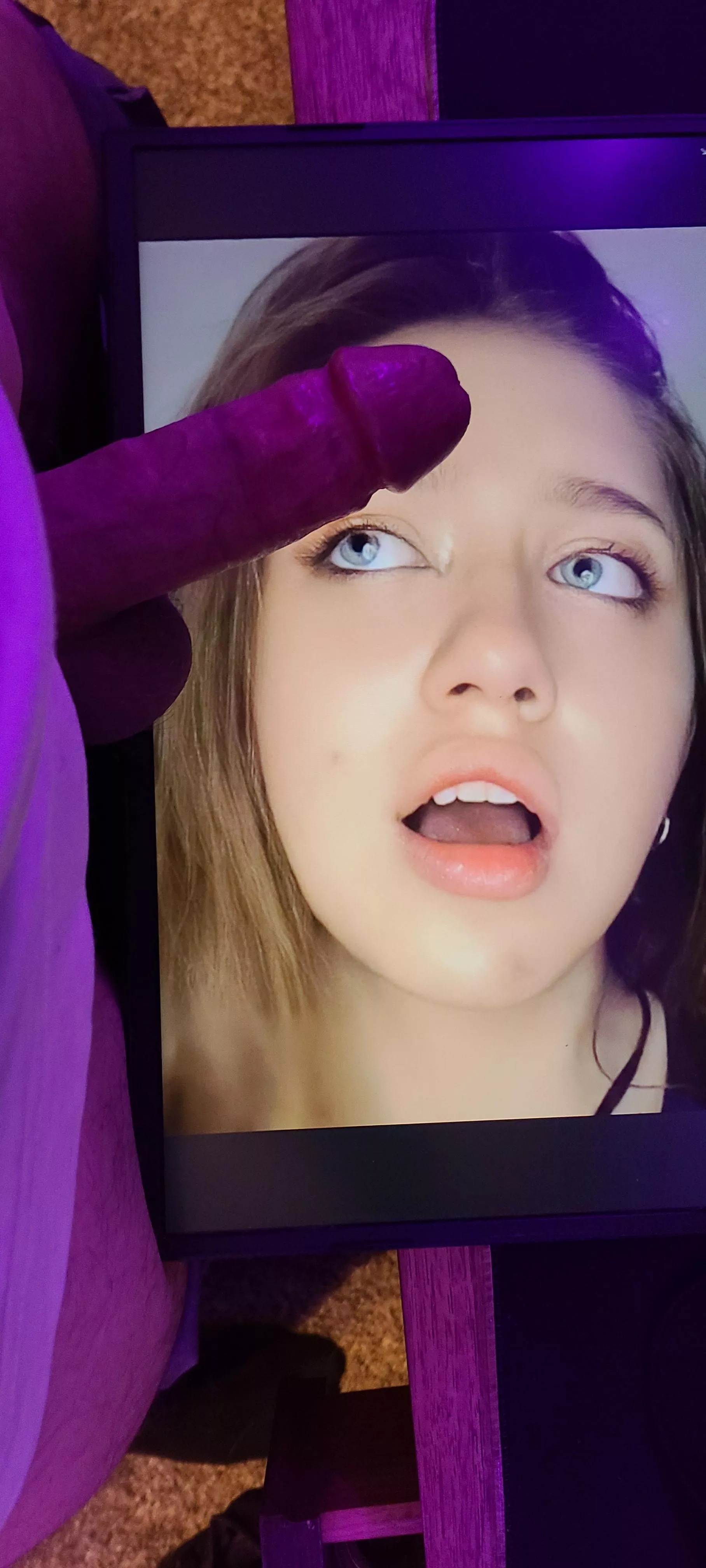 Tribbing now, blowing load soon. Push me over the edge and get a cumtrib as reward. Prefer wife/gf or women that want for themselves. Kil horny_throw_away69 hottest pic gets cum