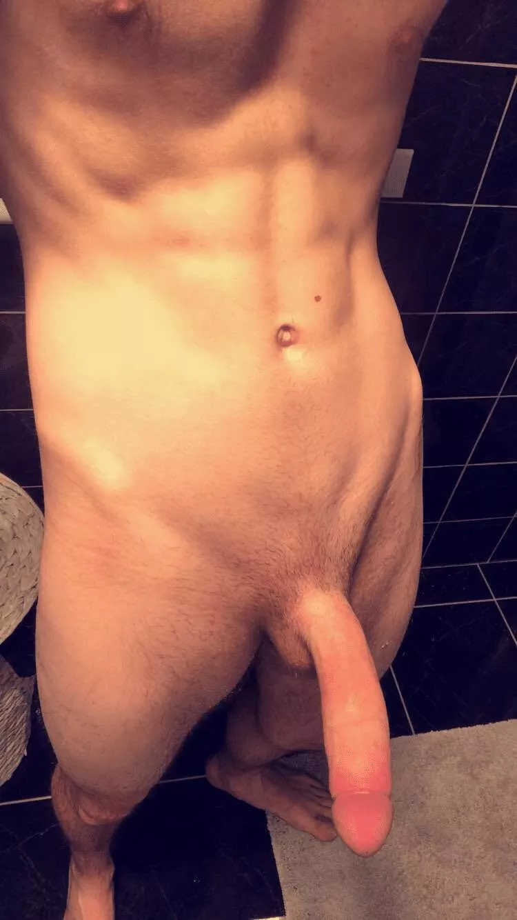 Tribbing rn. Show me your best pics 😜