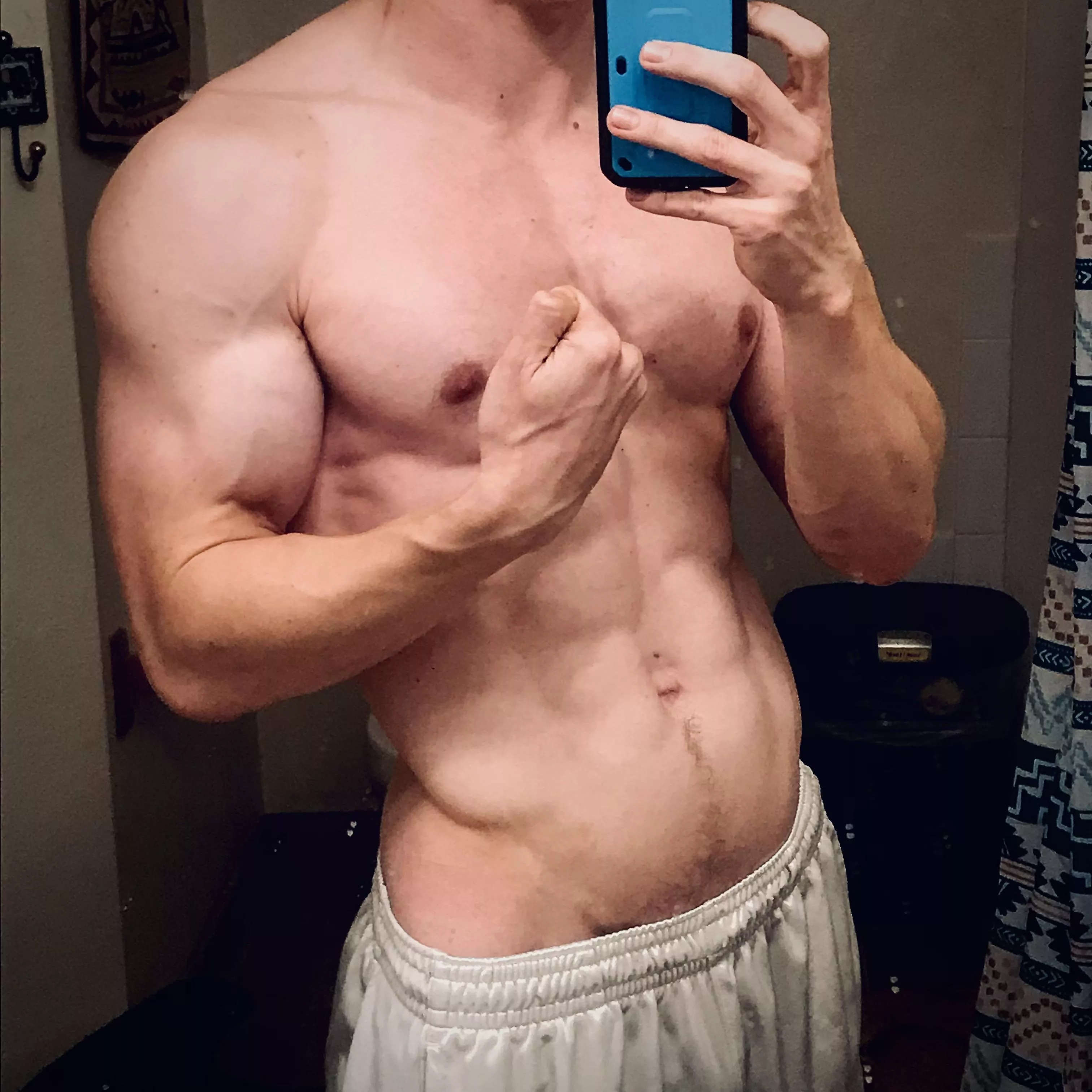 Tried a new back and biceps routine today. It was good… and painful 😅