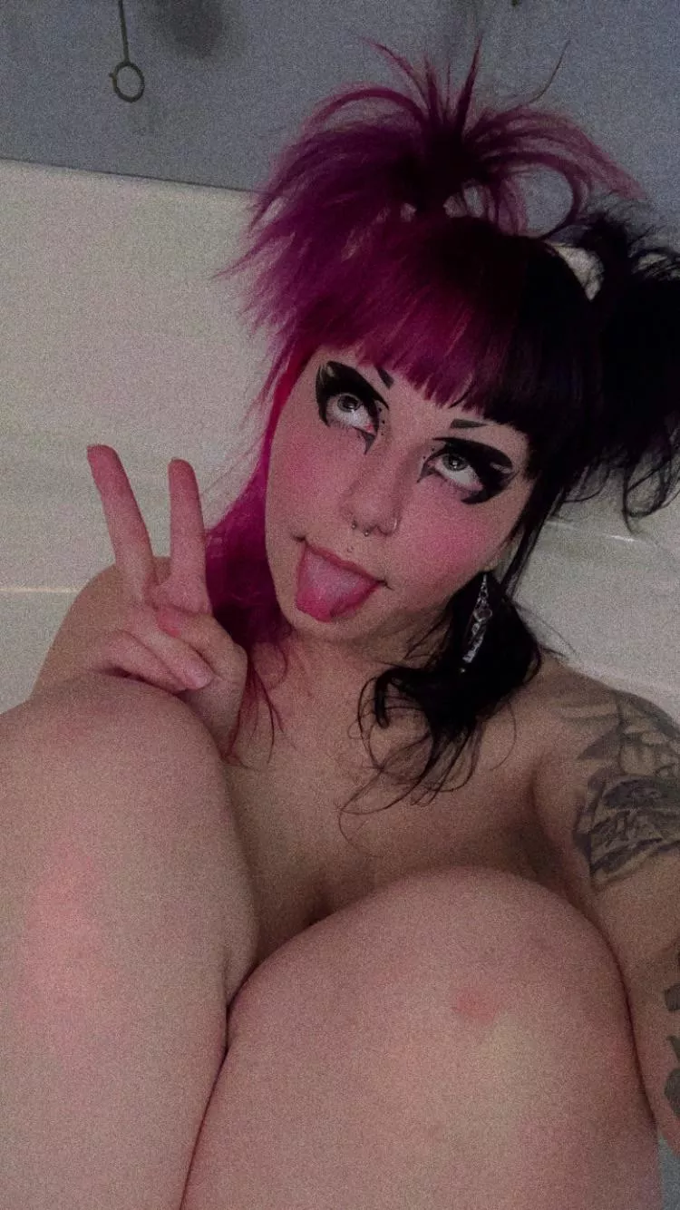 Tried a new eyeliner look 👀 do you like it?