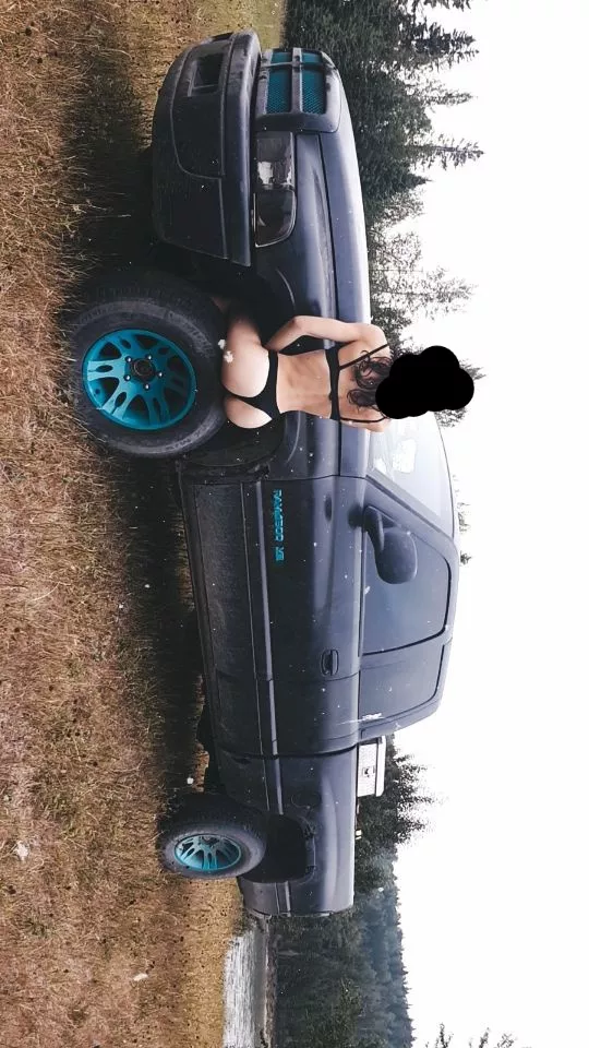 Trucks and ass, whats better then that? (F) Trucks and ass, whats better then that? (F)