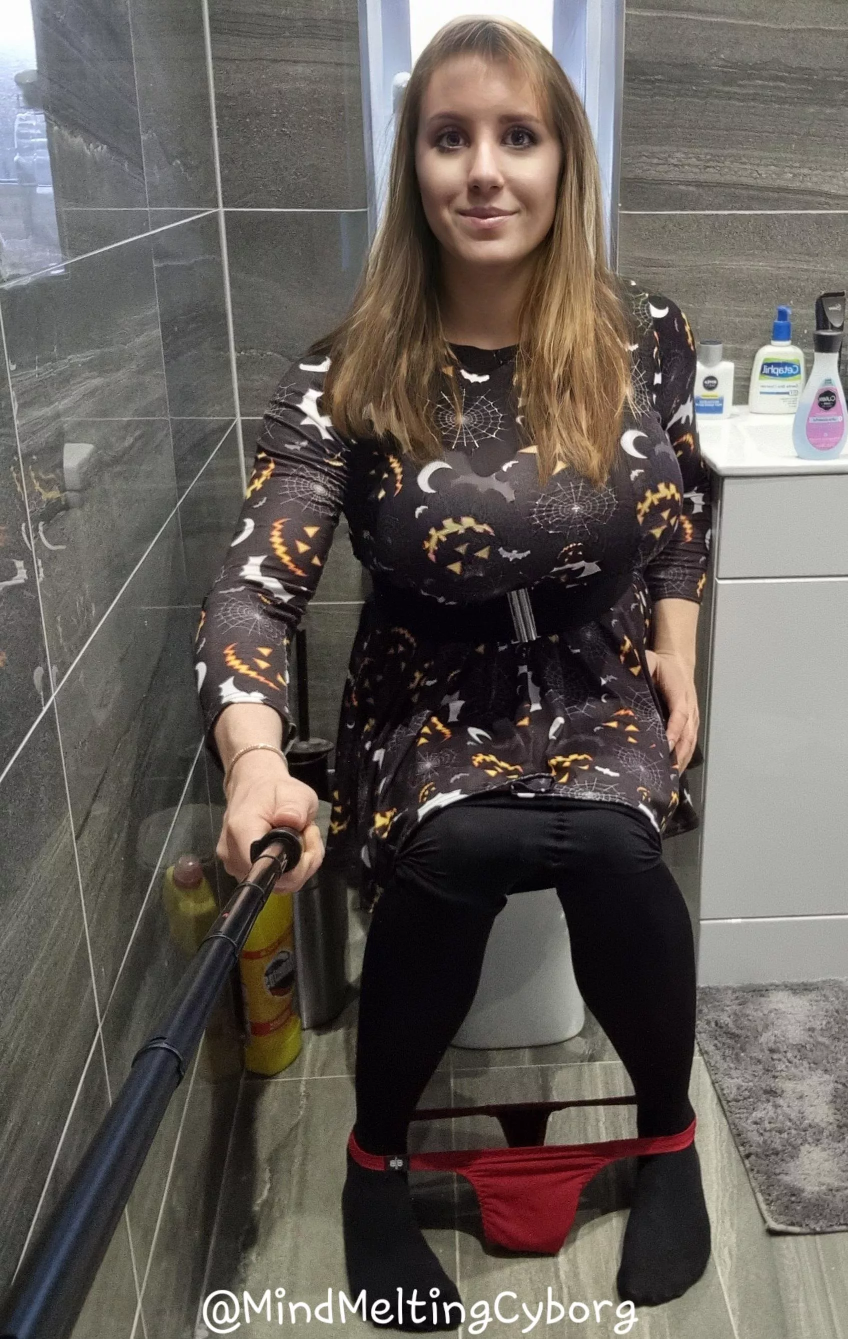Trying the Halloween dress on, then...nature called! 🤪🙈 Trying the Halloween dress on, then...nature called! 🤪🙈