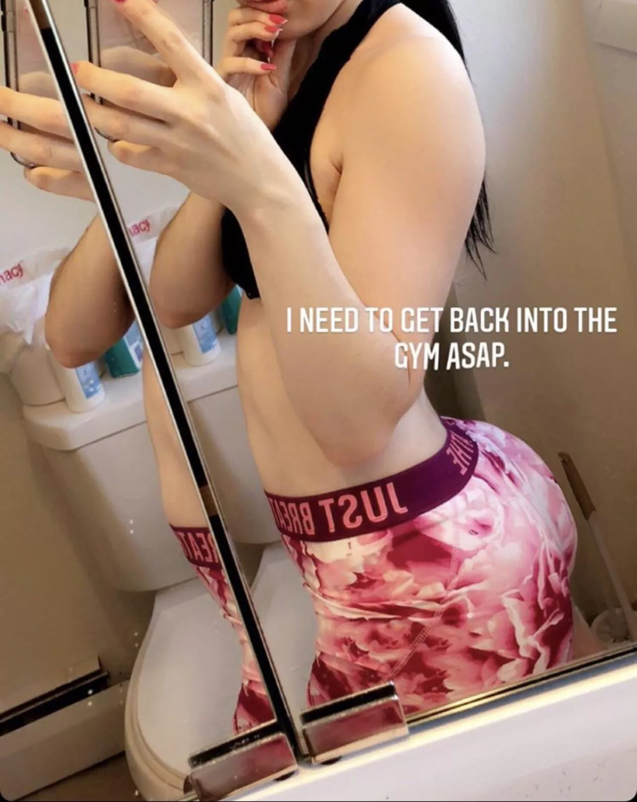 Trying to get back to being obsessed with the gym like i was in this picture. I hadnt been there in 3 days and thought that was long. If past me could see me now 😂 but i need more legging shorts. You guys like how they grip my ass?