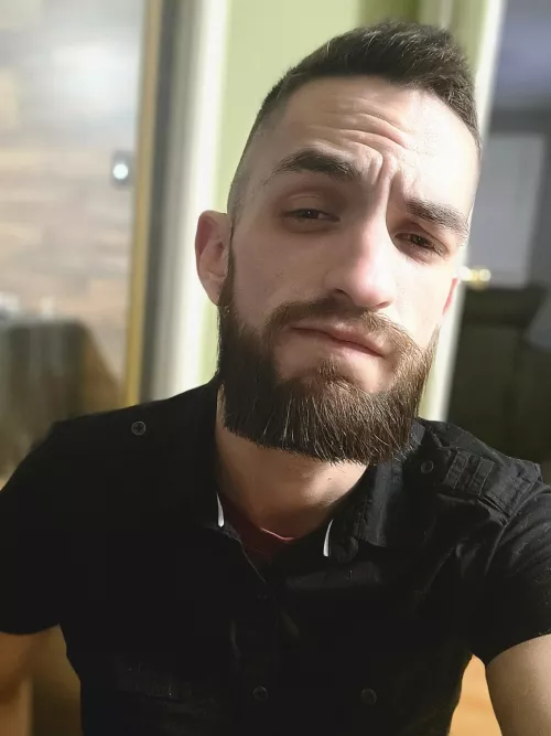 Trying to grow out the beard 😬