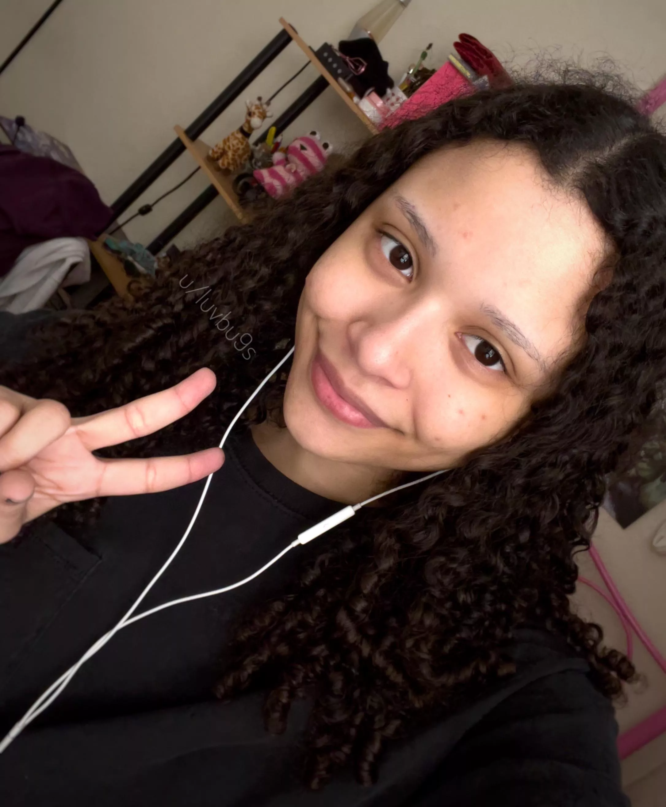 trying to learn to love my curly hair (⌒▽⌒)