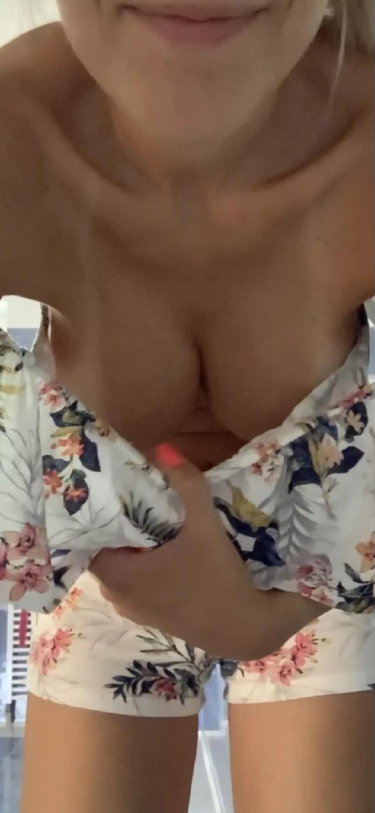 Trying to prove there is no bra under this summer dress Trying to prove there is no bra under this summer dress