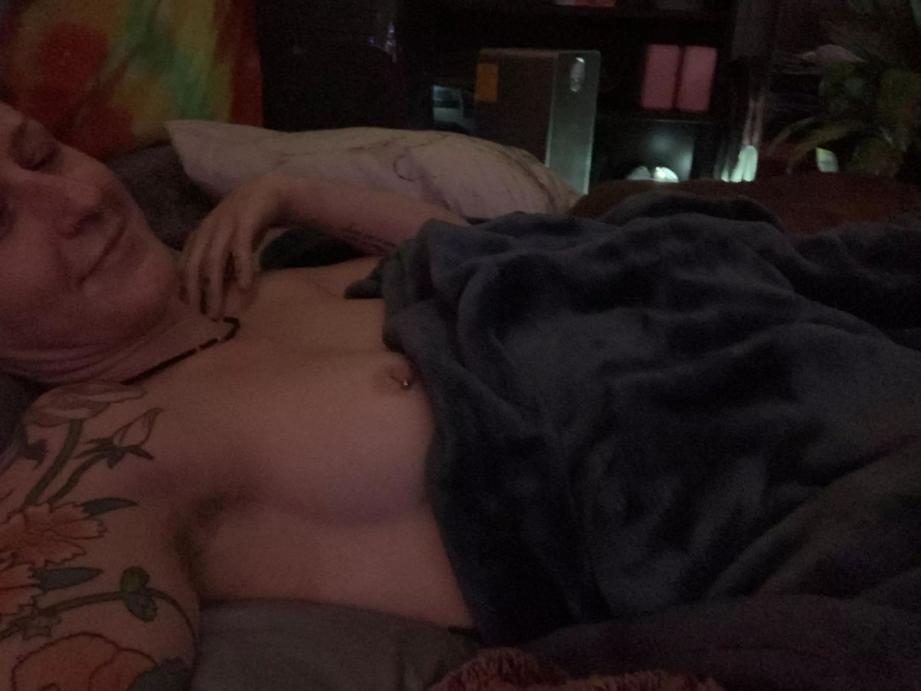 Tucked in...just missing your hands. OF@RoxyPersimmon Tucked in...just missing your hands. OF@RoxyPersimmon