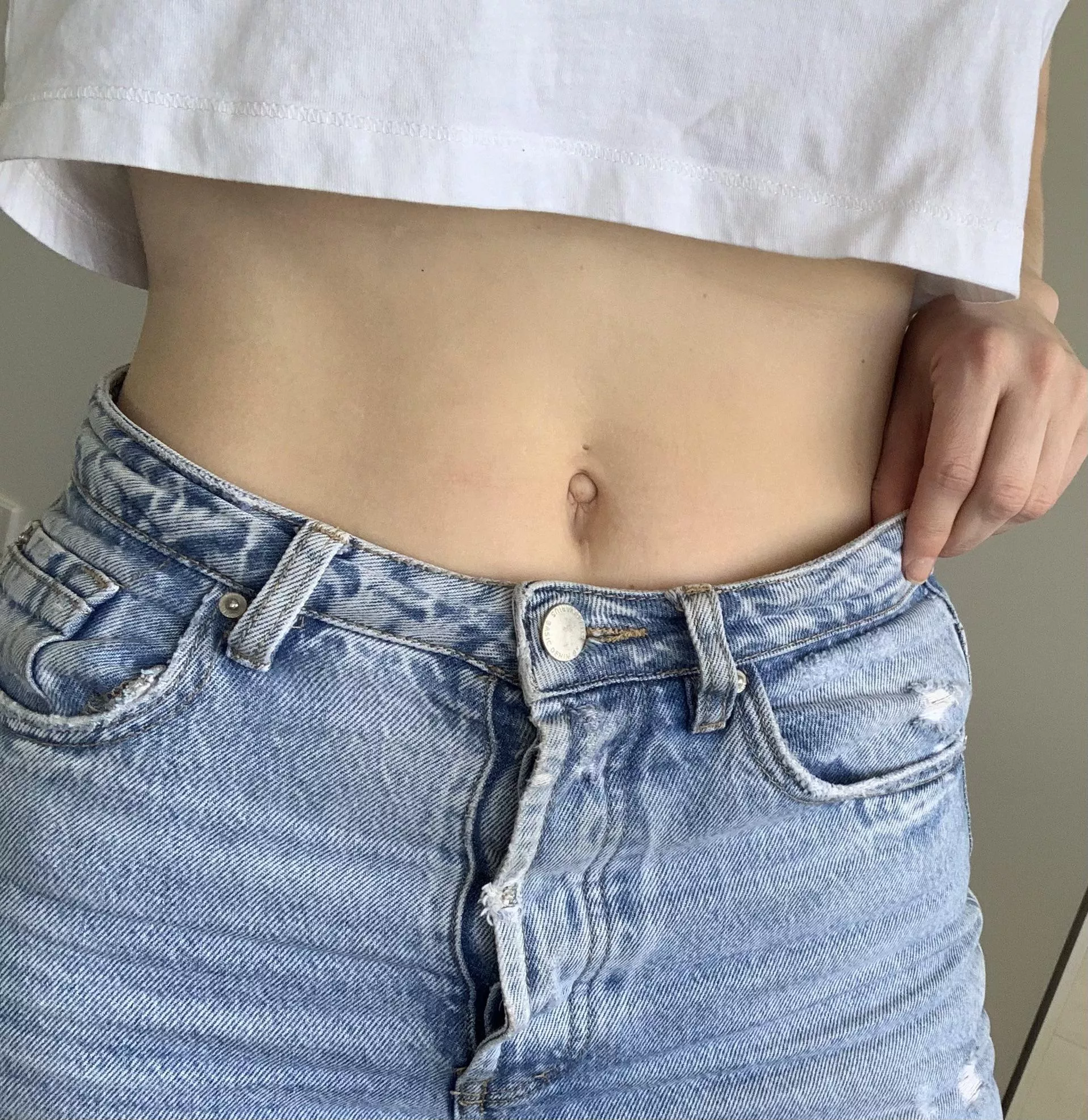 Tummy is out today 💙🤍