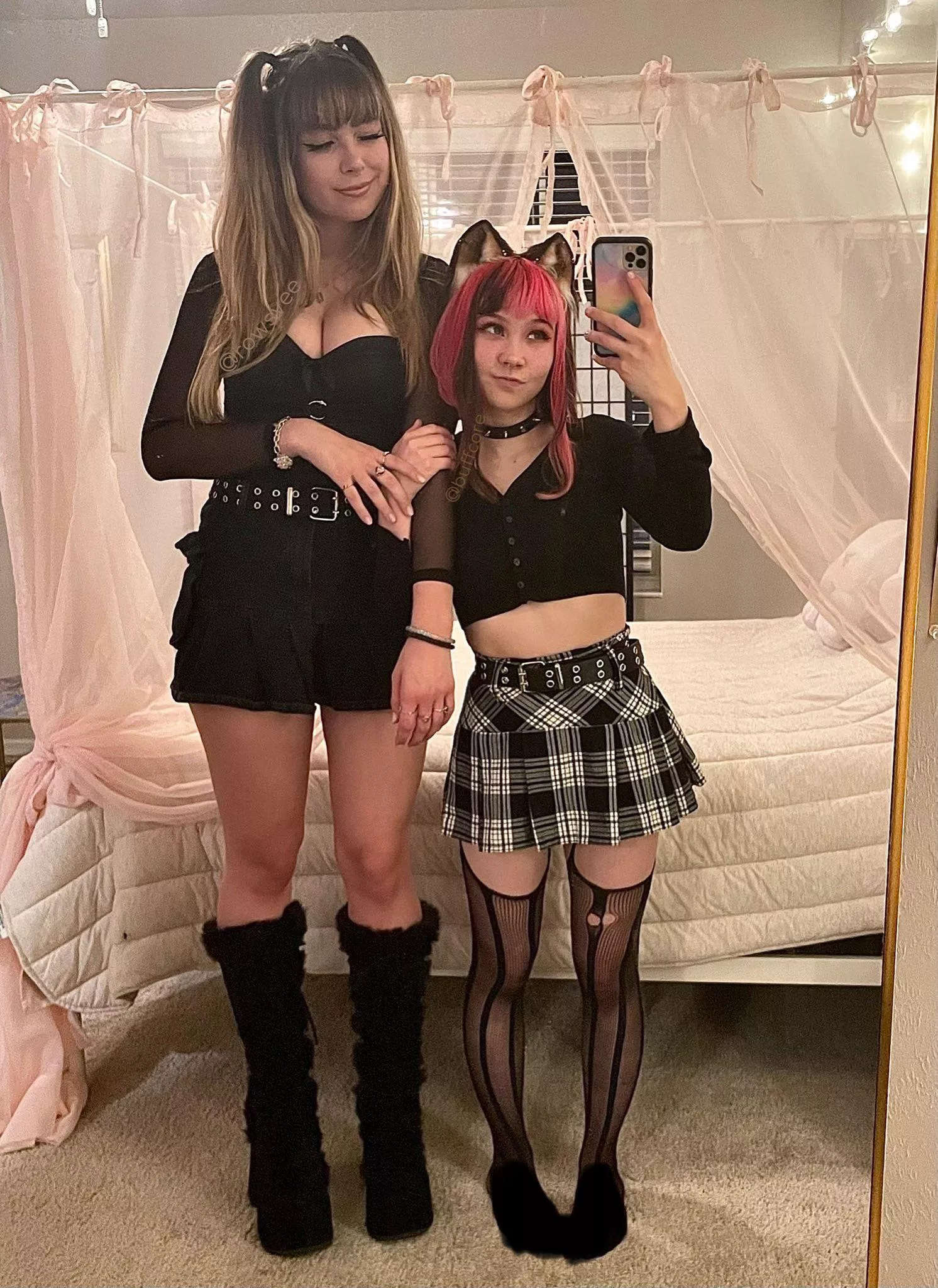 Two sexy bitches 👌