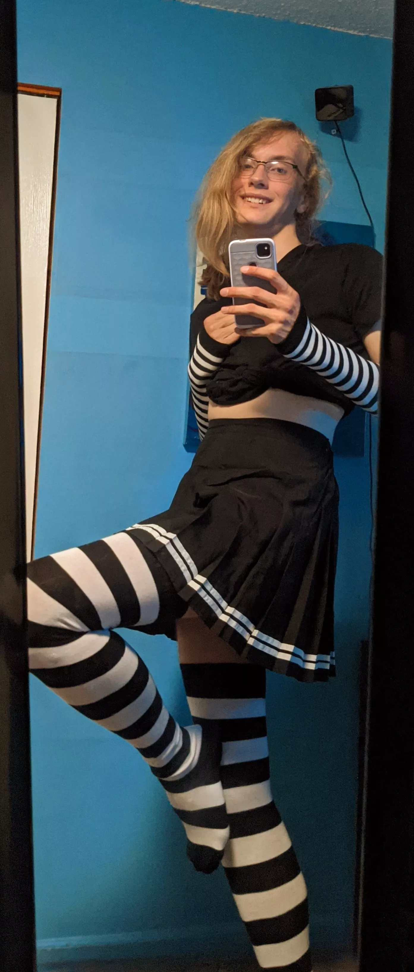 Tysm for all the love on my last post!!😳🥰 How do you think I look in black?🖤😉