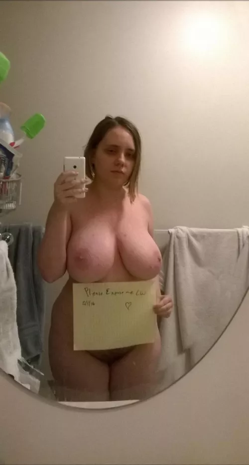 U see what my sign says expose me🤪. I wouldn't mind your husband seeing my tits