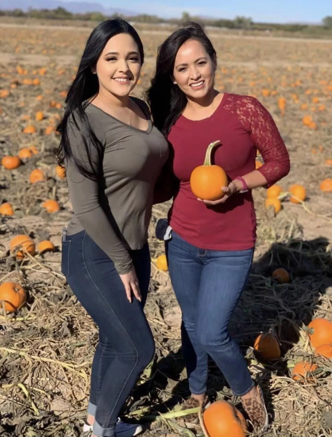 U think mom is jealous of her daughter ? 👀 opinions? 🔥