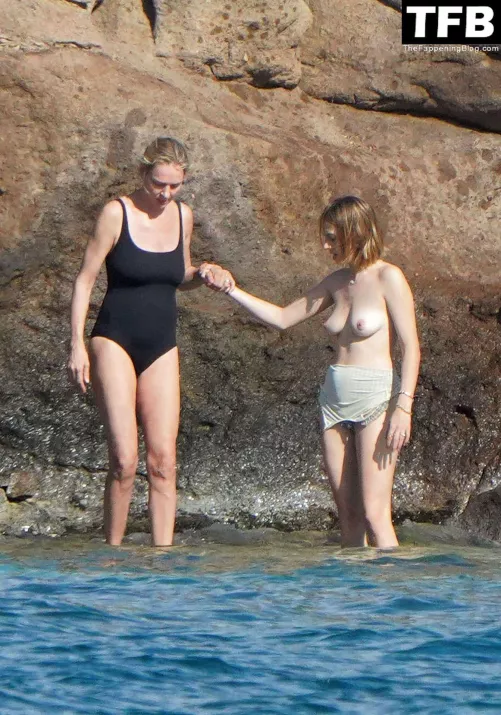 Uma Thurman and Maya Hawke