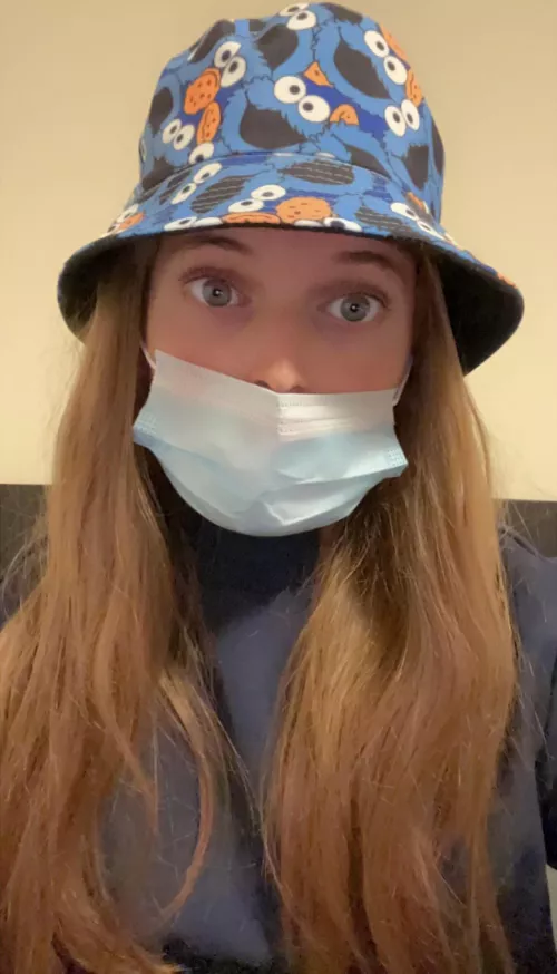 Umh daddy can I wear this hat to school? I love cookies🍪 ❤️😊