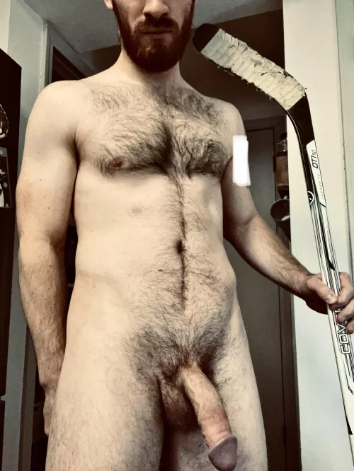 Unapologetically hairy hockey Daddy. [35]