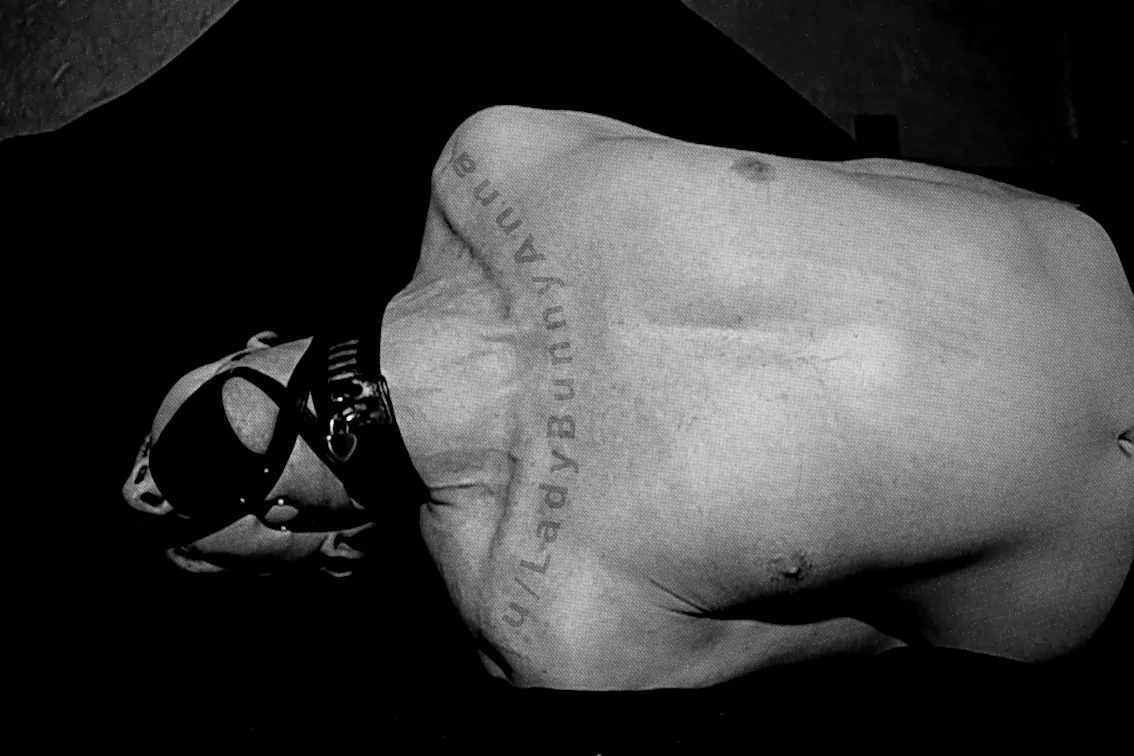 Unco[m]fortable hogtie, huh?