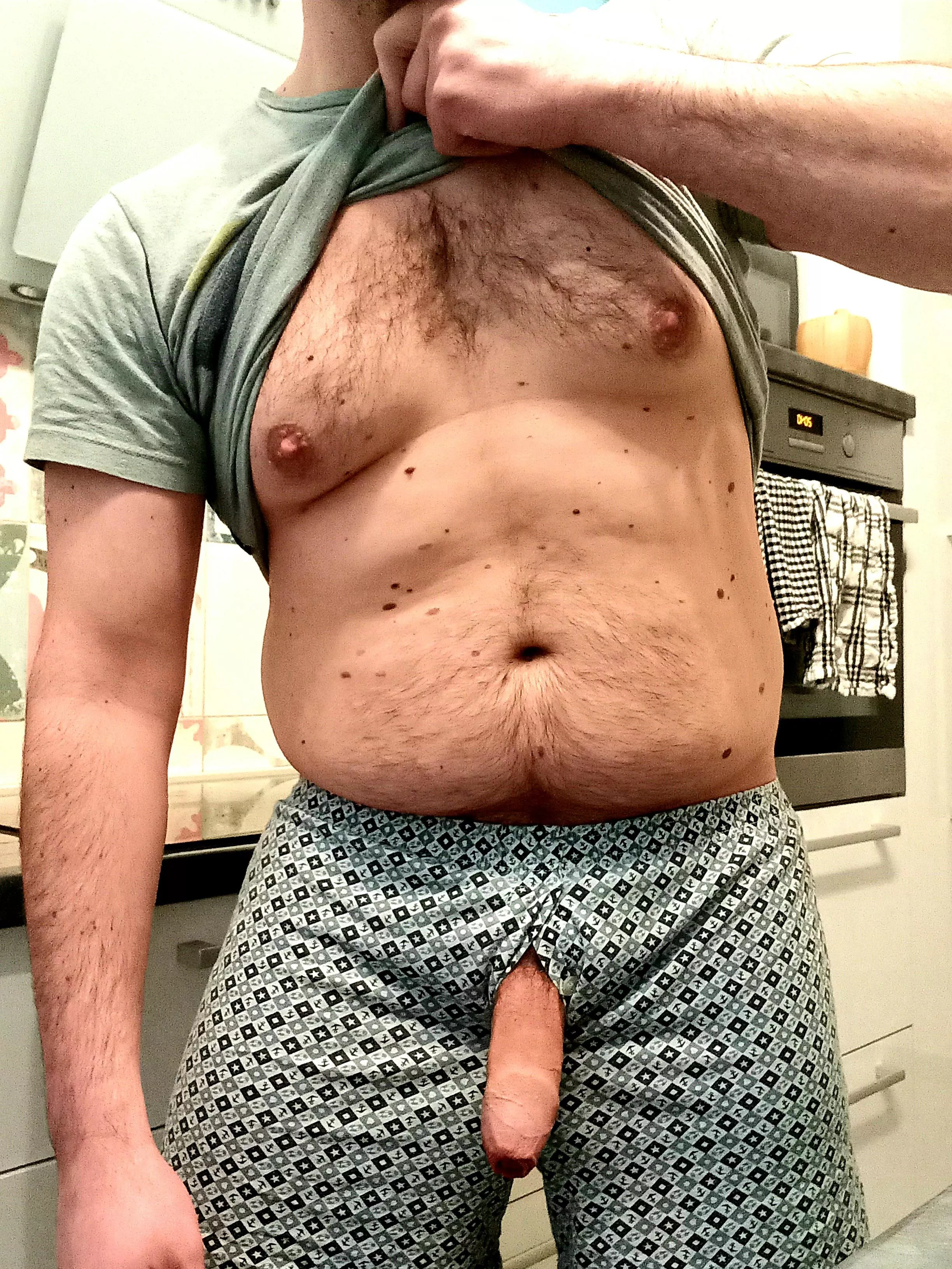 Uncut, single and ready to mingle 😁😉🐻