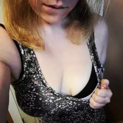 Under 5ft and a 1/3 of me is ass hehe 😜