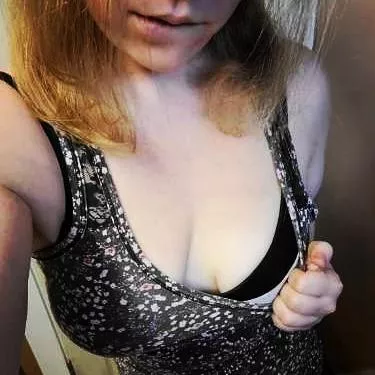 Under 5ft and a 1/3 of me is ass hehe 😜