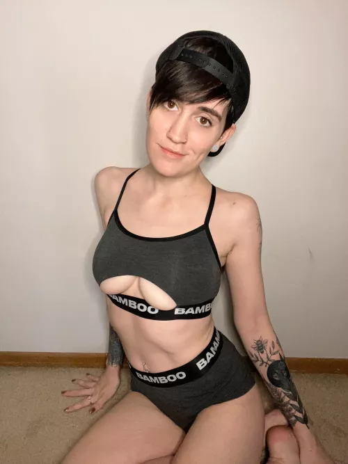 underboob boi