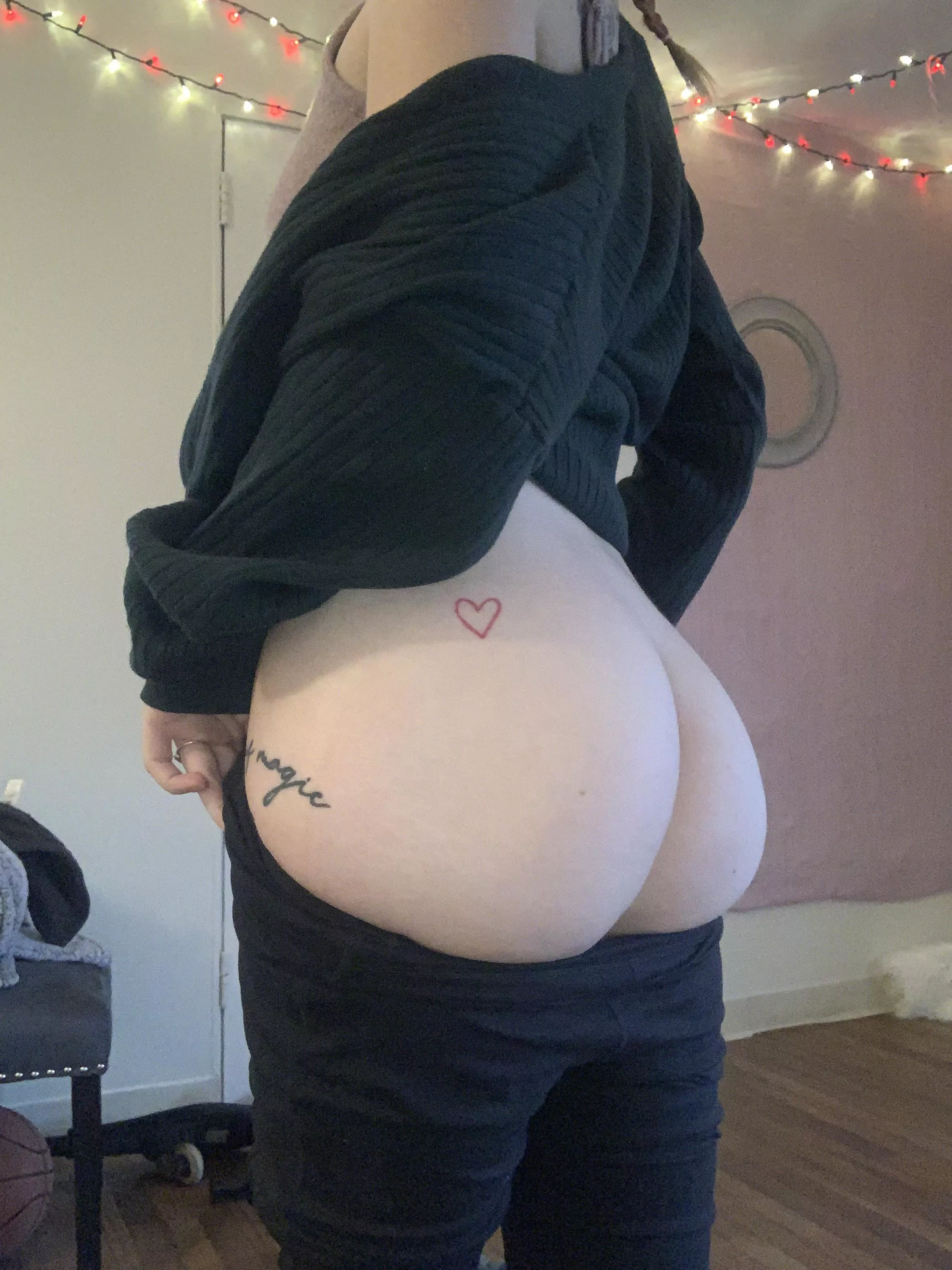 Underwear is just uncomfortable 😣