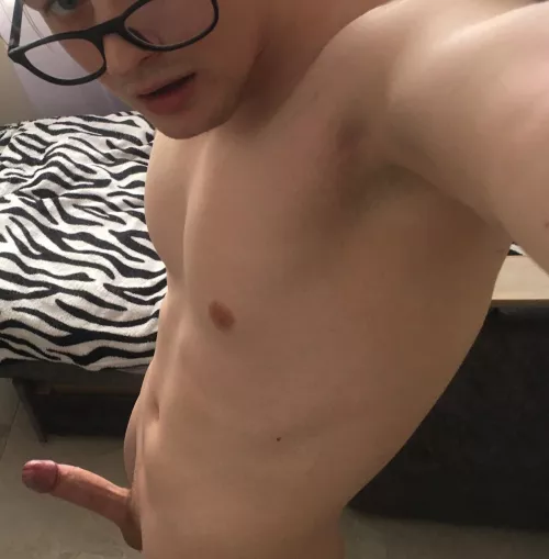⬆️UP if u’d suck my nerdy dick
