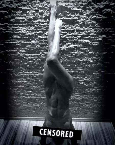 Upside down abs hehe 😈 chat me x