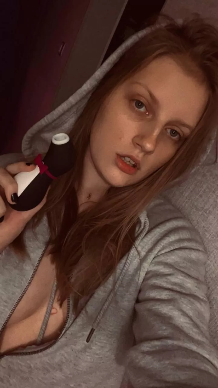 Upvote and 5 nudes in your DM! Upvote and 5 nudes in your DM!