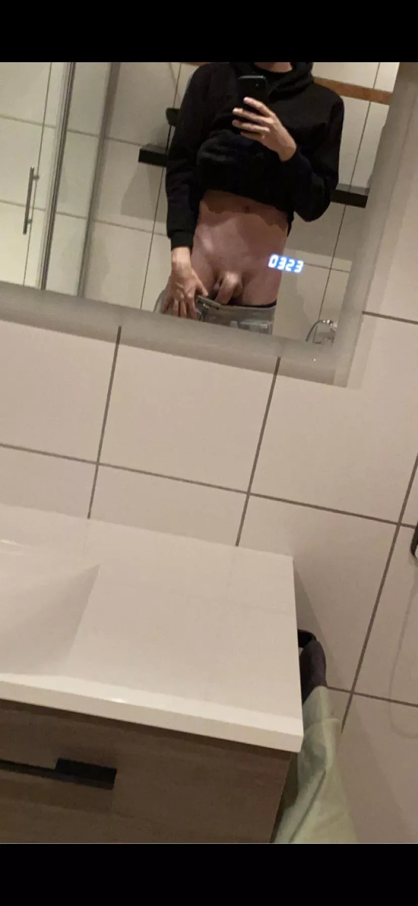 Upvote for a free nude🤭