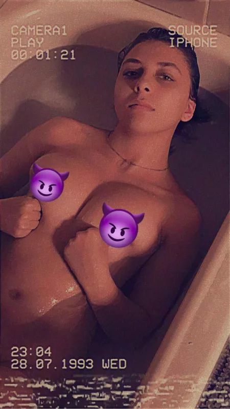 Upvote for a nude in you ur dm! Sub to my onlyfans for free content on here for life! ππ Screenshot to prove