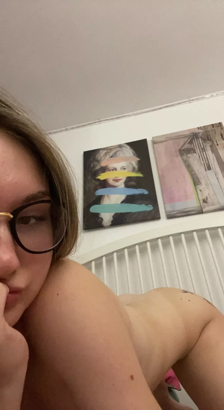 😏 Upvote for some private pics