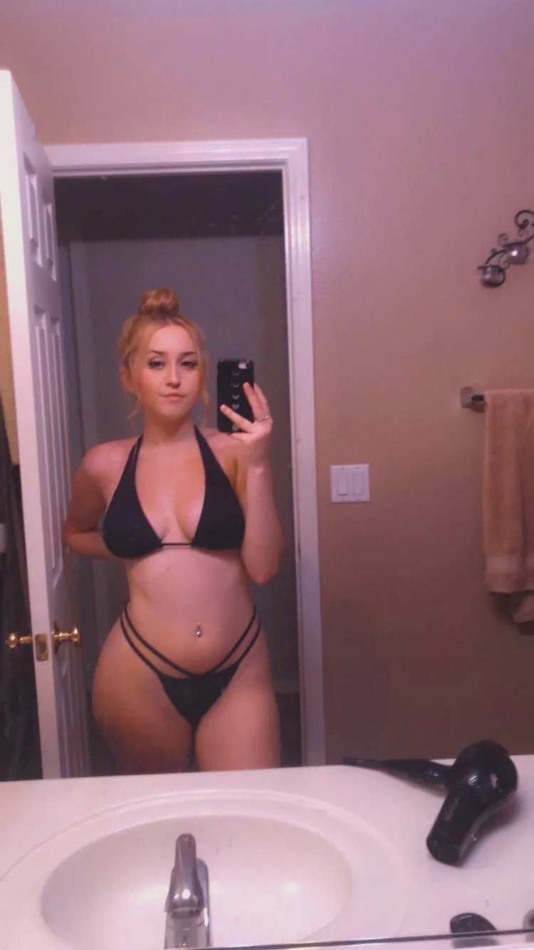 Upvote if you wanna see me take off my top next post