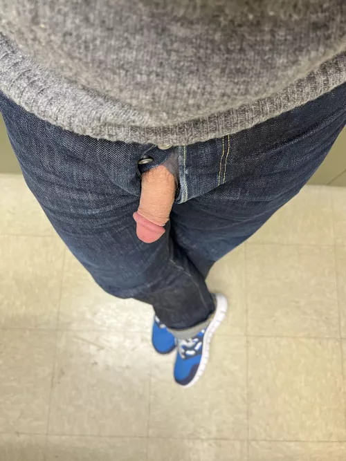 Upvote if you want to meet me in office break room and make this softie hard. 😈