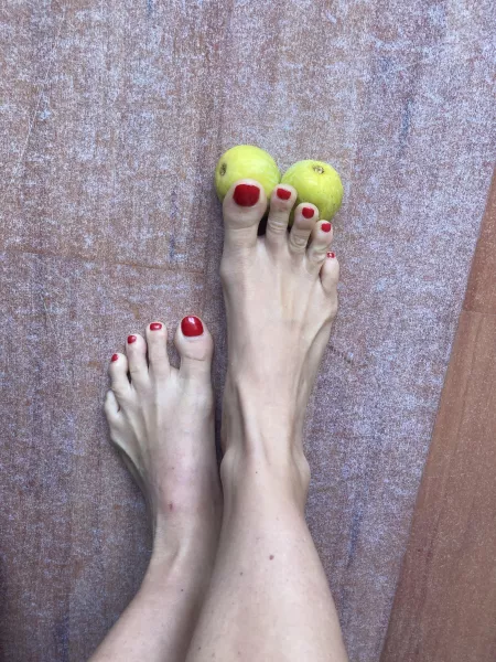 Upvote if you want your balls under my pretty feet...? ๐๐ฆถ