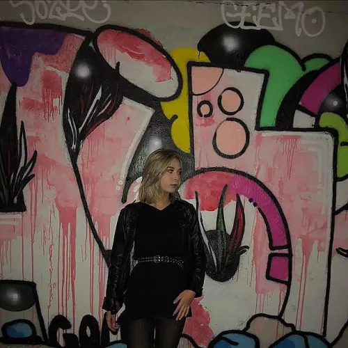 Upvote if you would fuck her.