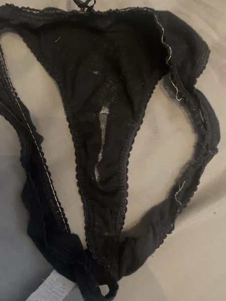 Upvote if youβd sniff the wifeβs smelly panties! π