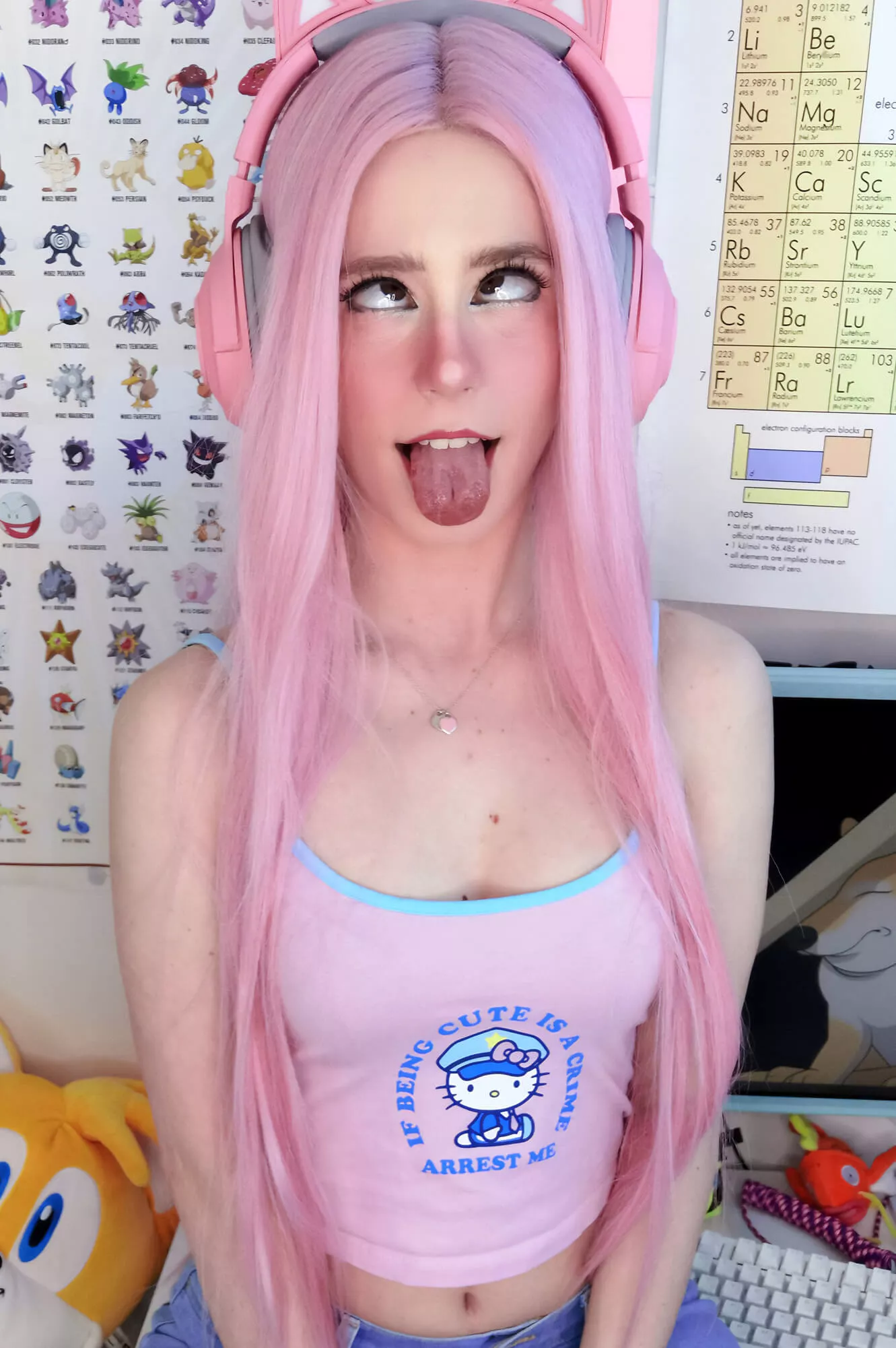 ur gamer gf is waiting 😏💖