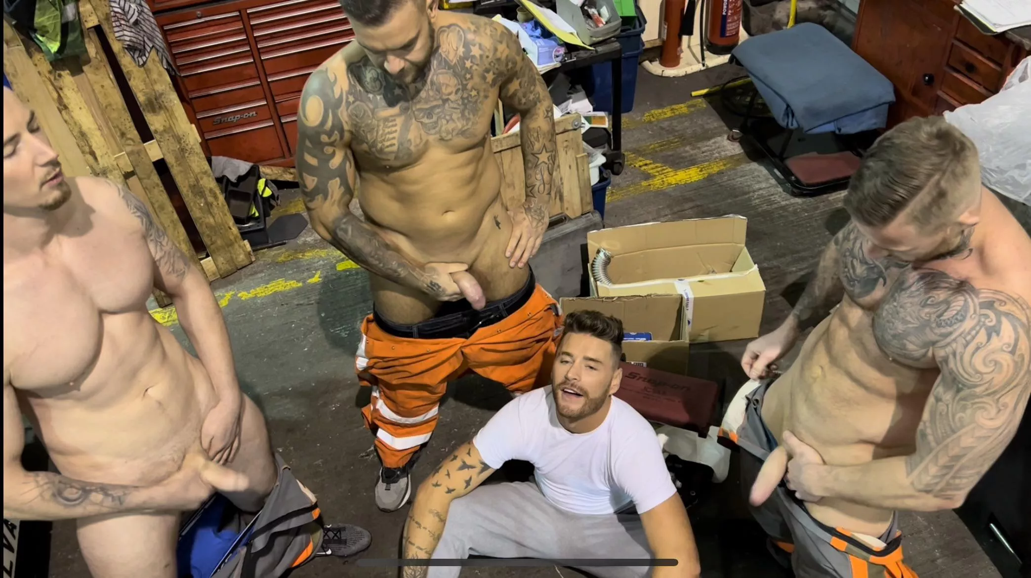 Us Filthy tradies teaching the apprentice a lesson 💪💦 Us Filthy tradies teaching the apprentice a lesson 💪💦