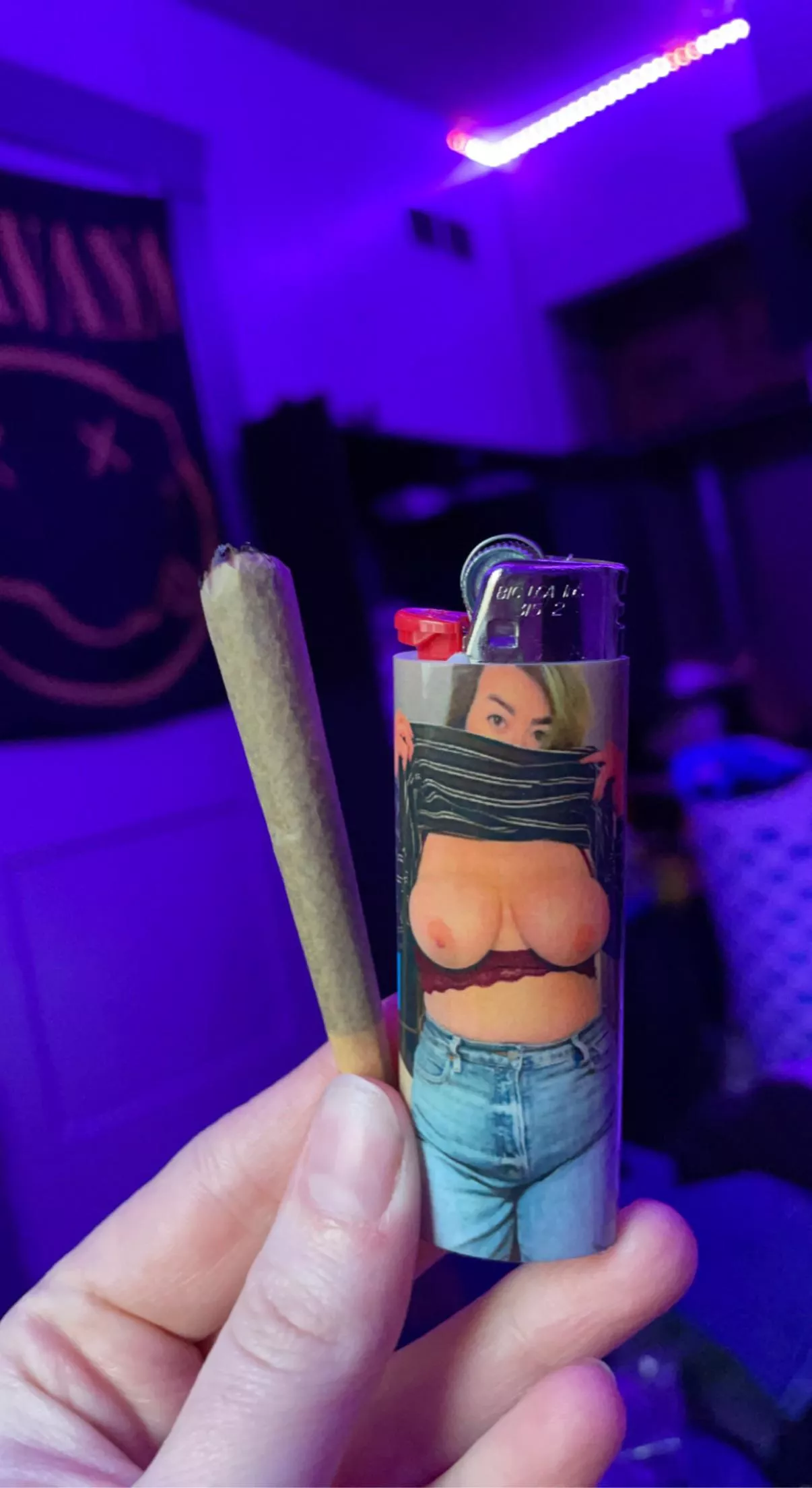 using a lighter with your own tits on it to light your joint just hits different 😶‍🌫️ (21/f)