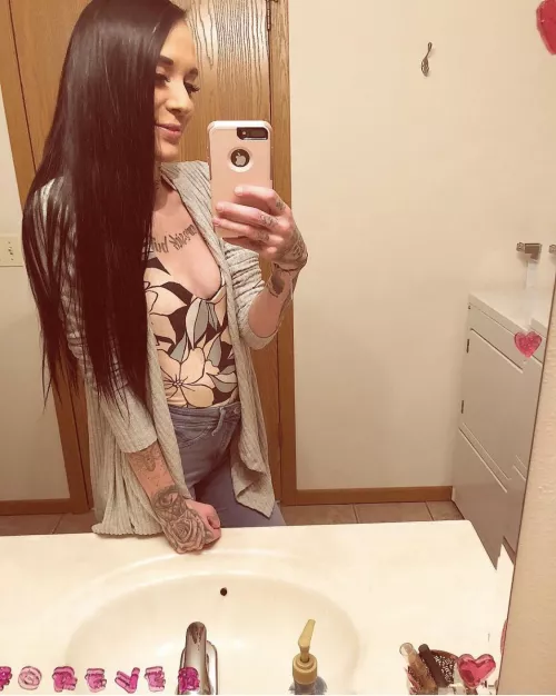 Valentine’s Day is Monday 💓 show me some love 💋