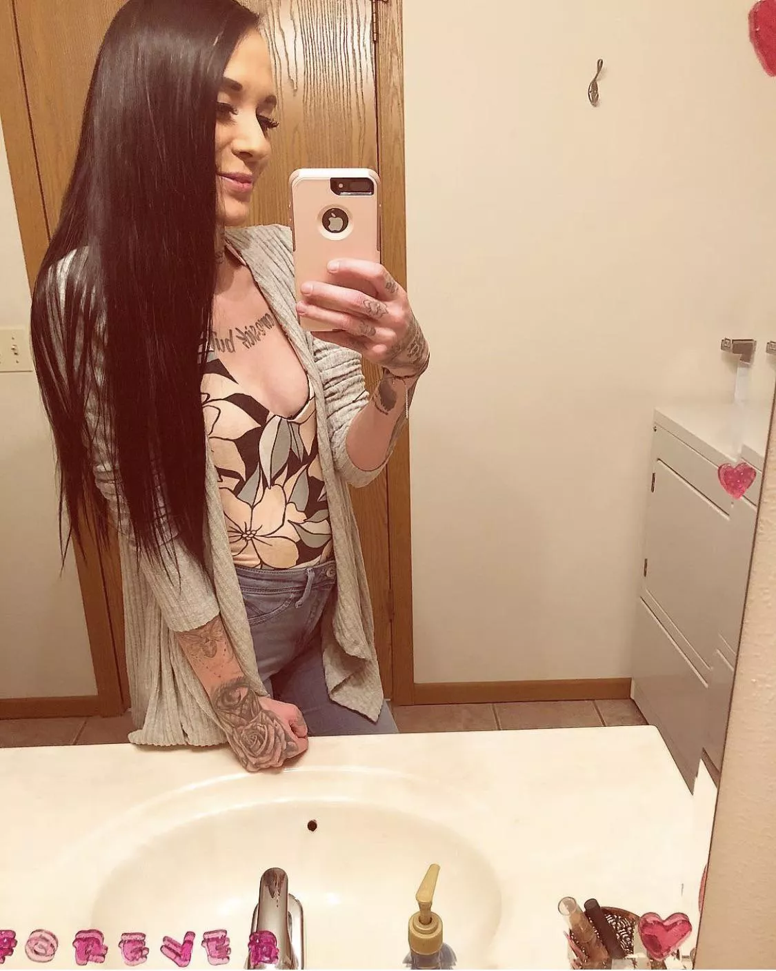 Valentine’s Day is Monday 💓 show me some love 💋