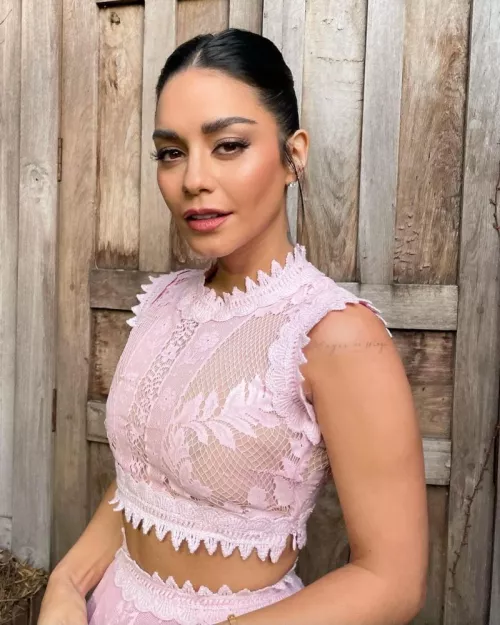 Vanessa Hudgens is so effortlessly sexy