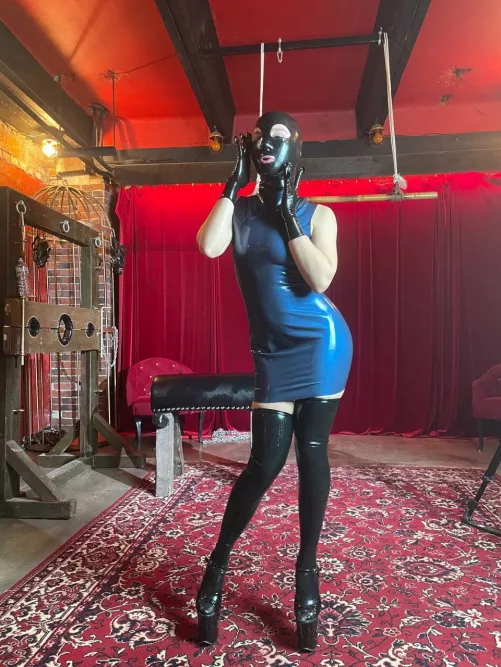 Very beautiful and sexy outfit, I think this color suits me, what do you think?