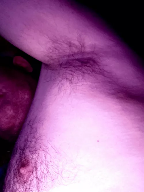 Very fine pit hair.