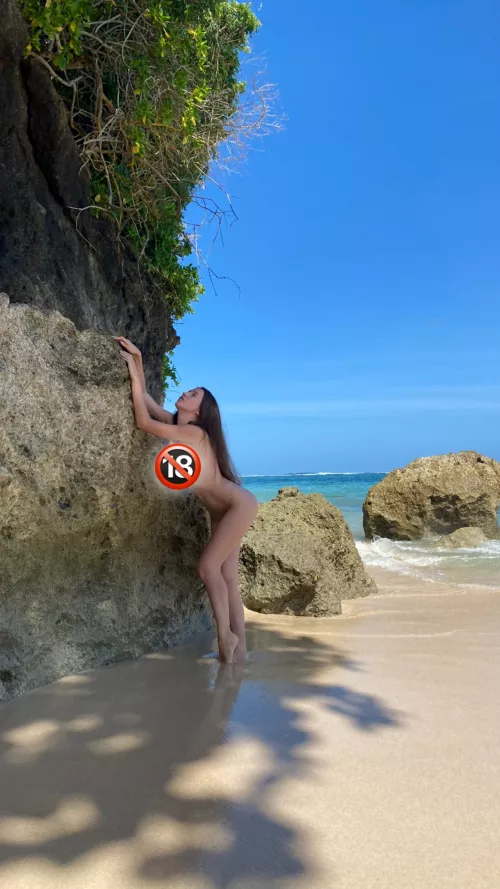 Very hot sand and very hot me๐ฅ Link in comments๐ฆ
