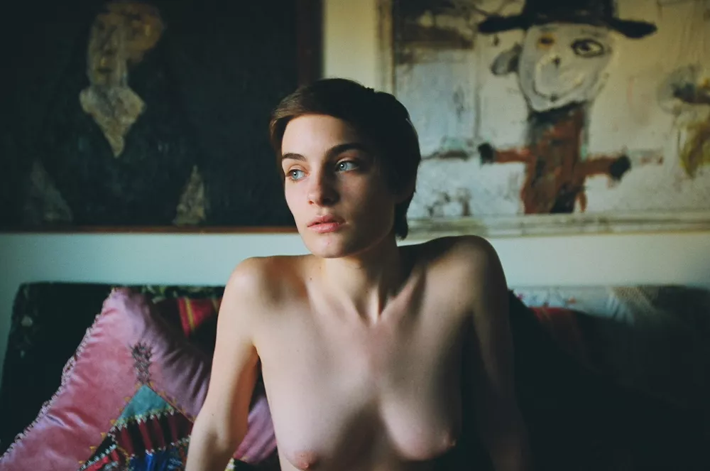Victoria Nudes By Paredocks