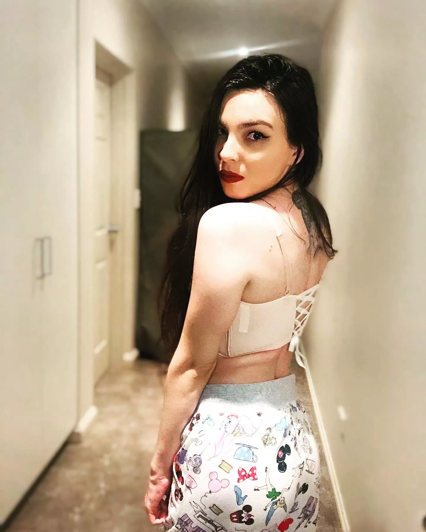 Walls of insincerity, shifting eyes and vacancy 💕